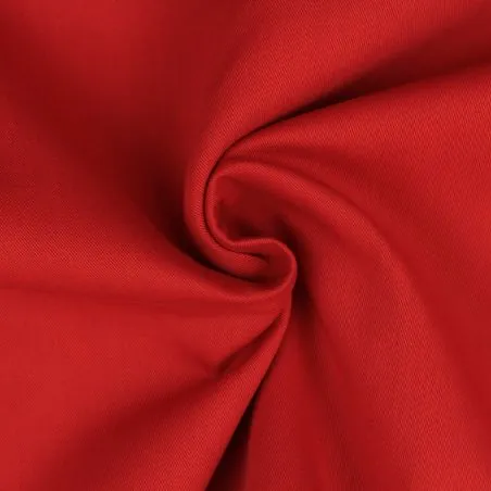 Tissu coton/polyester gabardine uni de couleur rouge