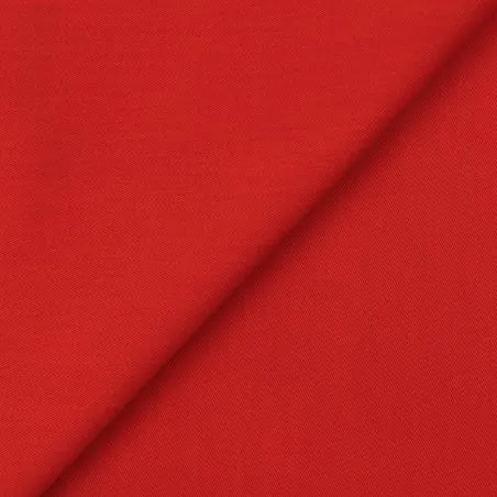 Tissu coton/polyester gabardine uni de couleur rouge