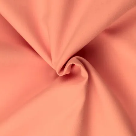 Tissu coton/polyester gabardine uni de couleur rose poudrée